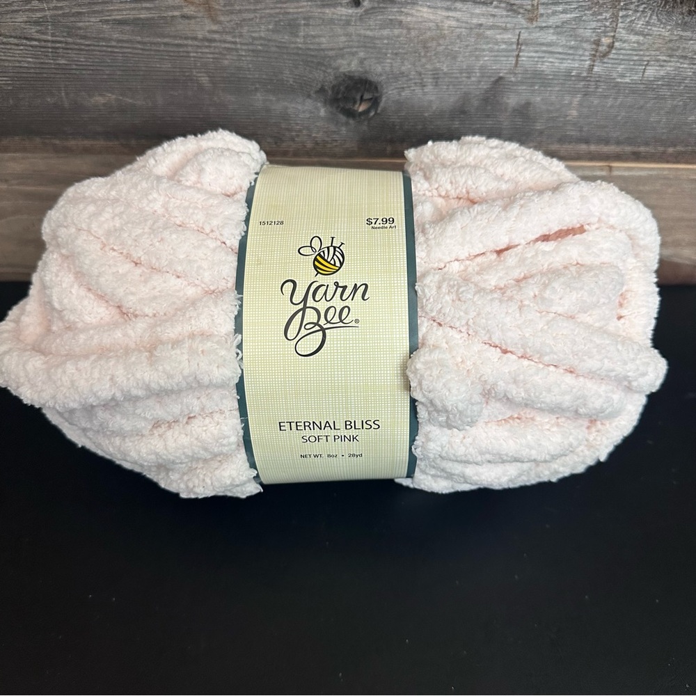 Yarn Bee Eternal Bliss Yarn 8 oz Jumbo Lot of 1 Skein 100% Polyester Light Pink